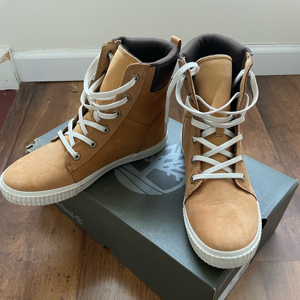 Barely worn pair of Timberland boots